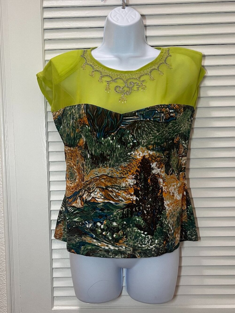 Korean Fashion Brand Joinus blouse from a back buttons